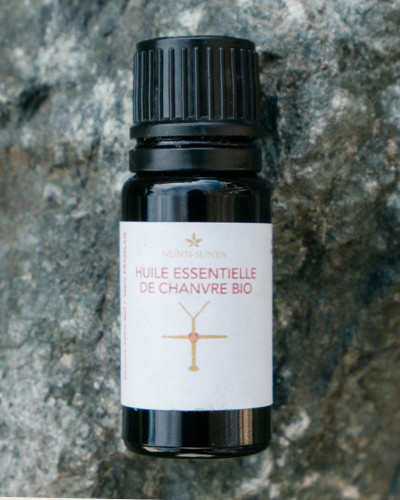Huile Essentielle de Chanvre – Vertus Naturelles & Bien-être
